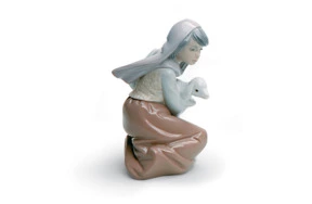 Фигурка Lladro Пастушка с ягненком 8х14 см, фарфор