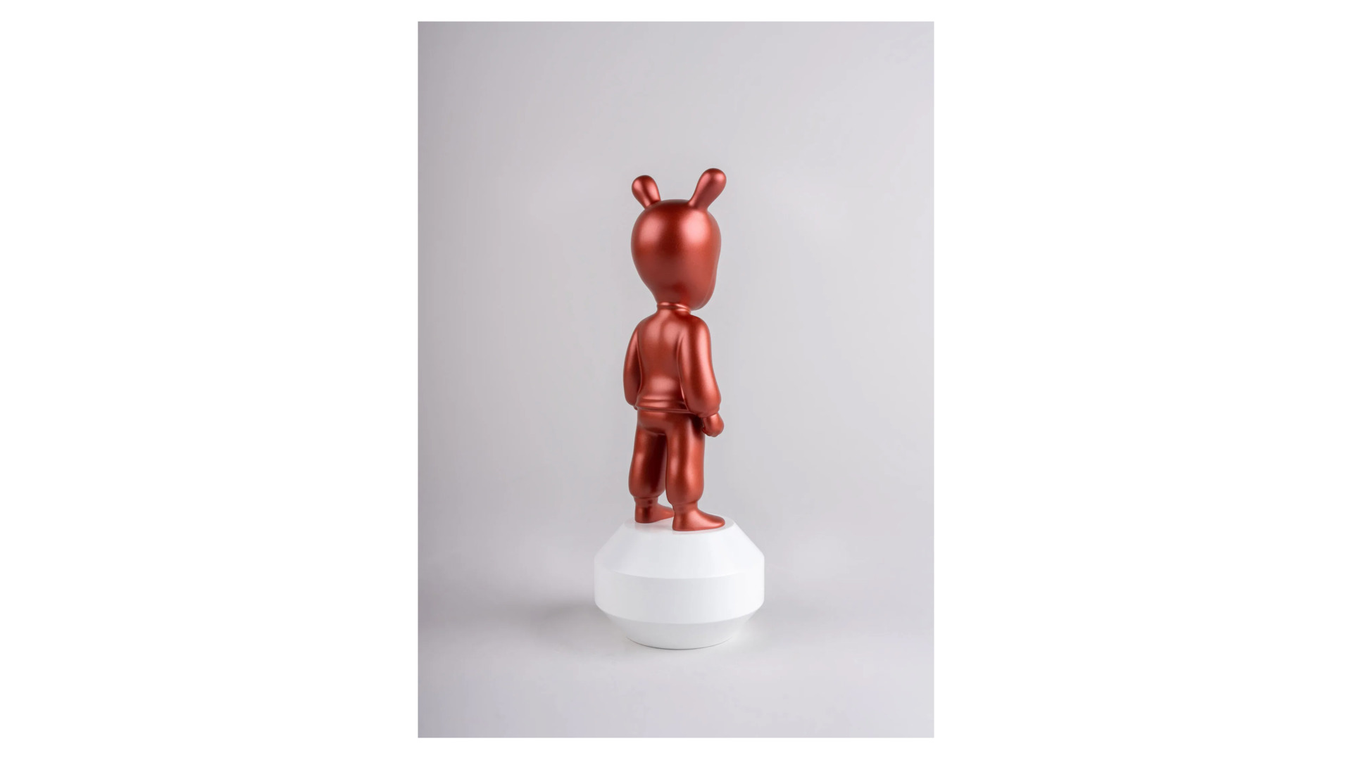 Фигурка Lladro Гость красный металлик, малый 11х30 см, фарфор