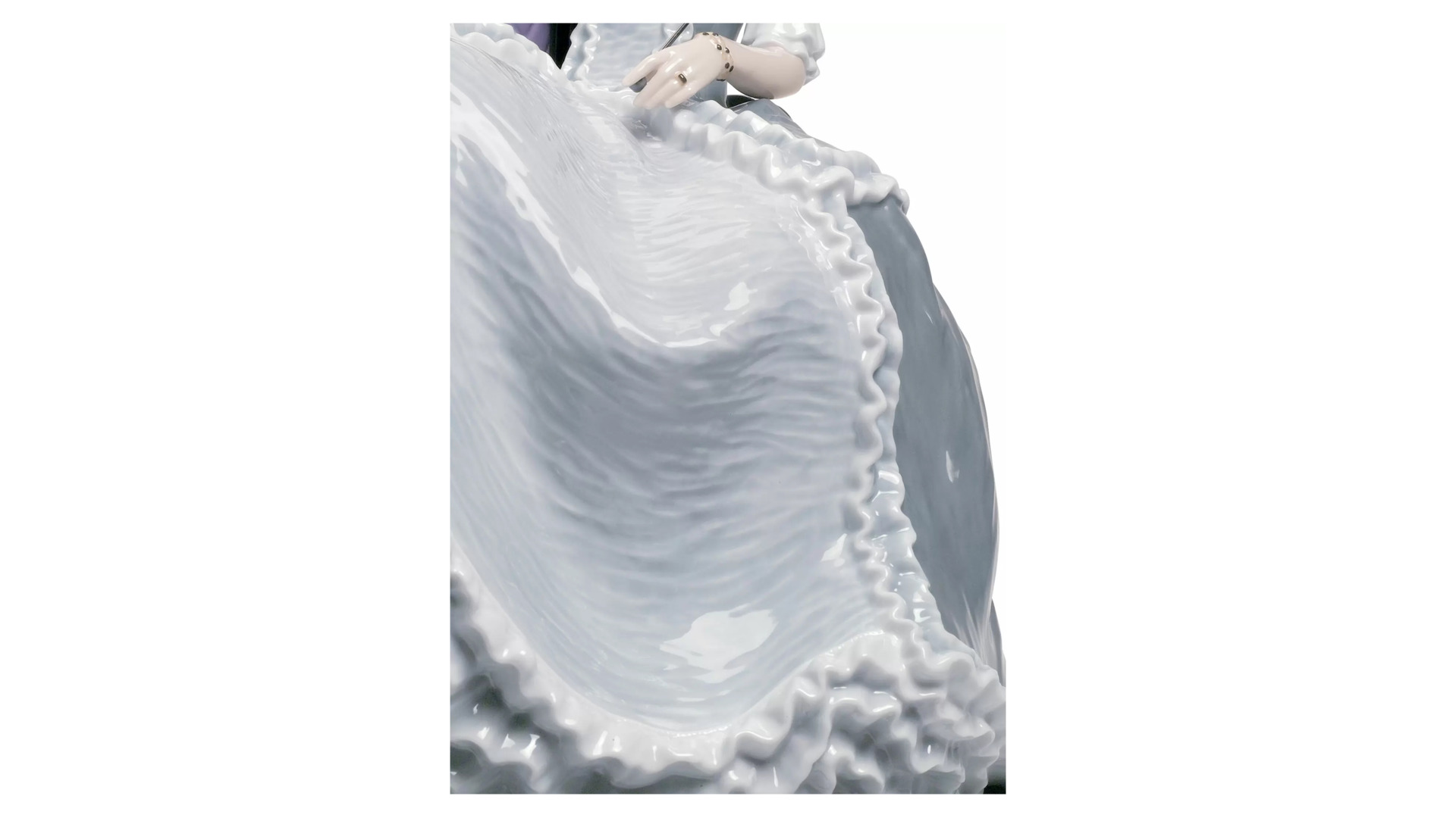 Фигурка Lladro Дама рококо на балу 25х31 см, фарфор