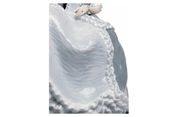 Фигурка Lladro Дама рококо на балу 25х31 см, фарфор