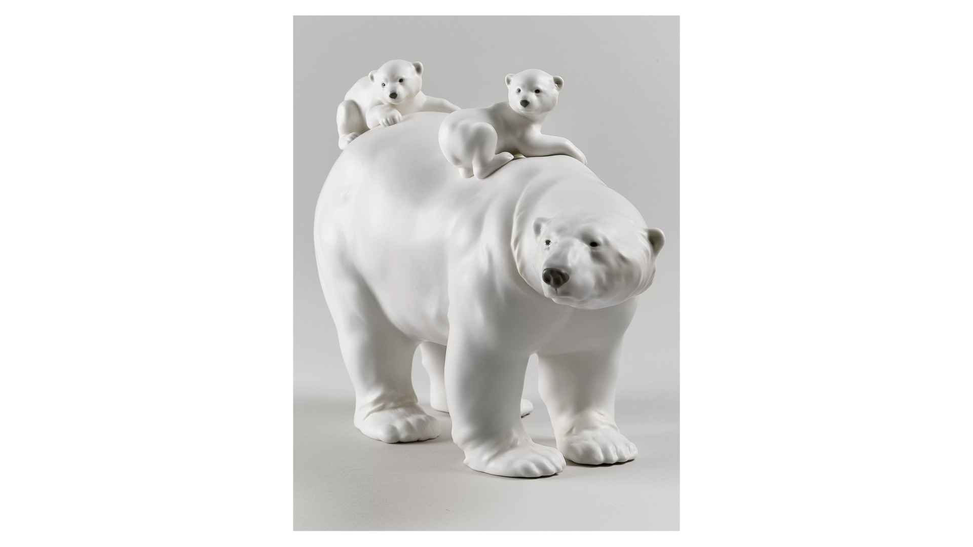 Фигурка Lladro Медведица с медвежатами 39х25 см, фарфор