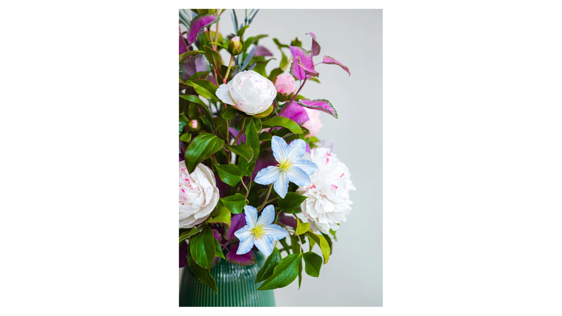 Букет пионов с клематисами из холодного фарфора