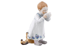 Фигурка Meissen Мальчик с чашкой чая 12,5 см, фарфор