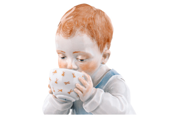 Фигурка Meissen Мальчик с чашкой чая 12,5 см, фарфор