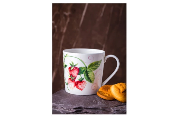 Кружка Just Mugs Dorset Фермерский садик Клубника 400 мл, фарфор костяной