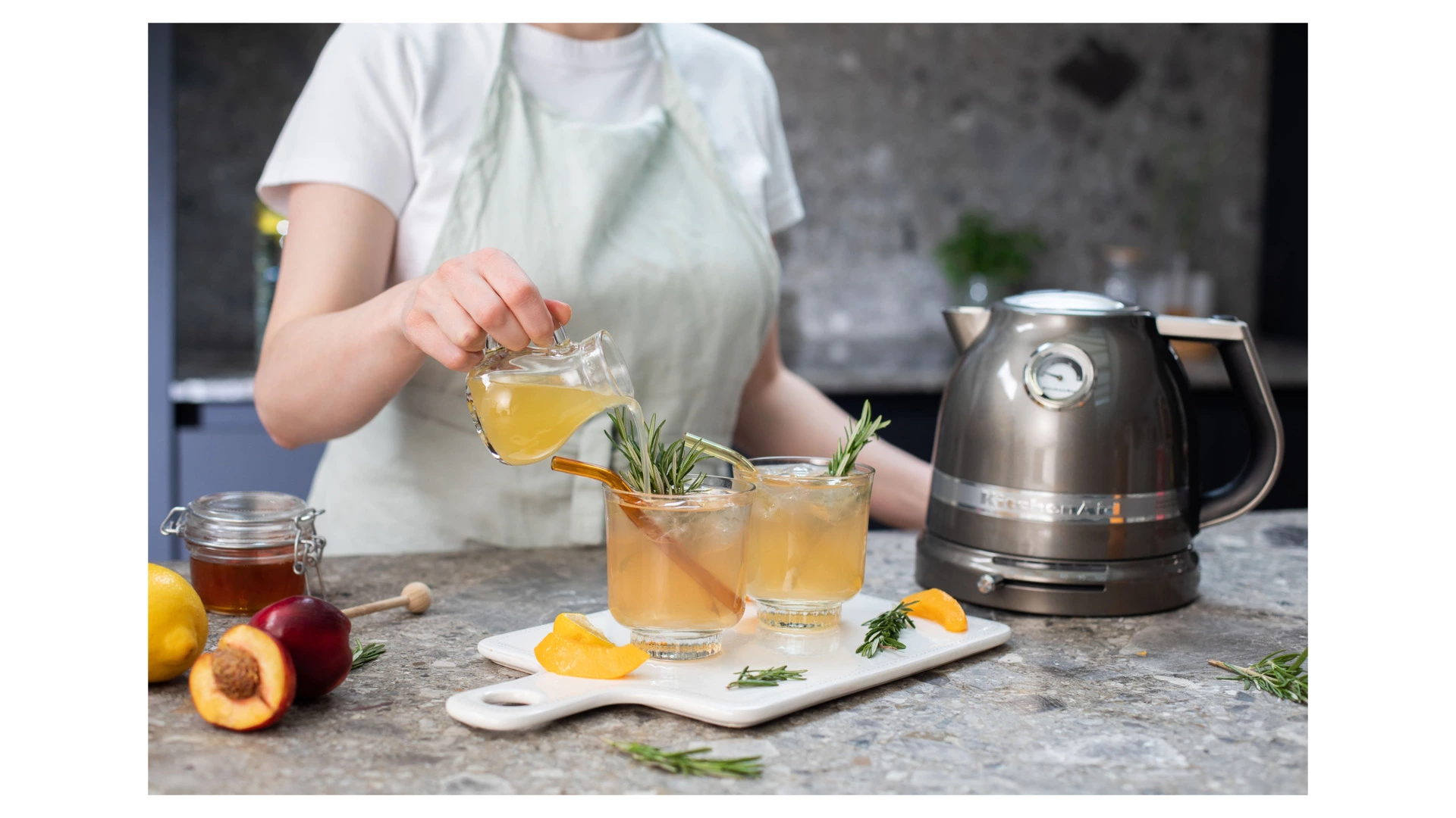 Чайник электрический KitchenAid Artisan 1,5 л, серебряный медальон, 5KEK1522EMS