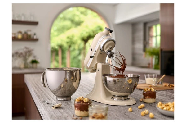 Миксер планетарный KitchenAid Artisan 4,8 л, 4 насадки, экран, 2 чаши, 5KSM175PSEAC, кремовый