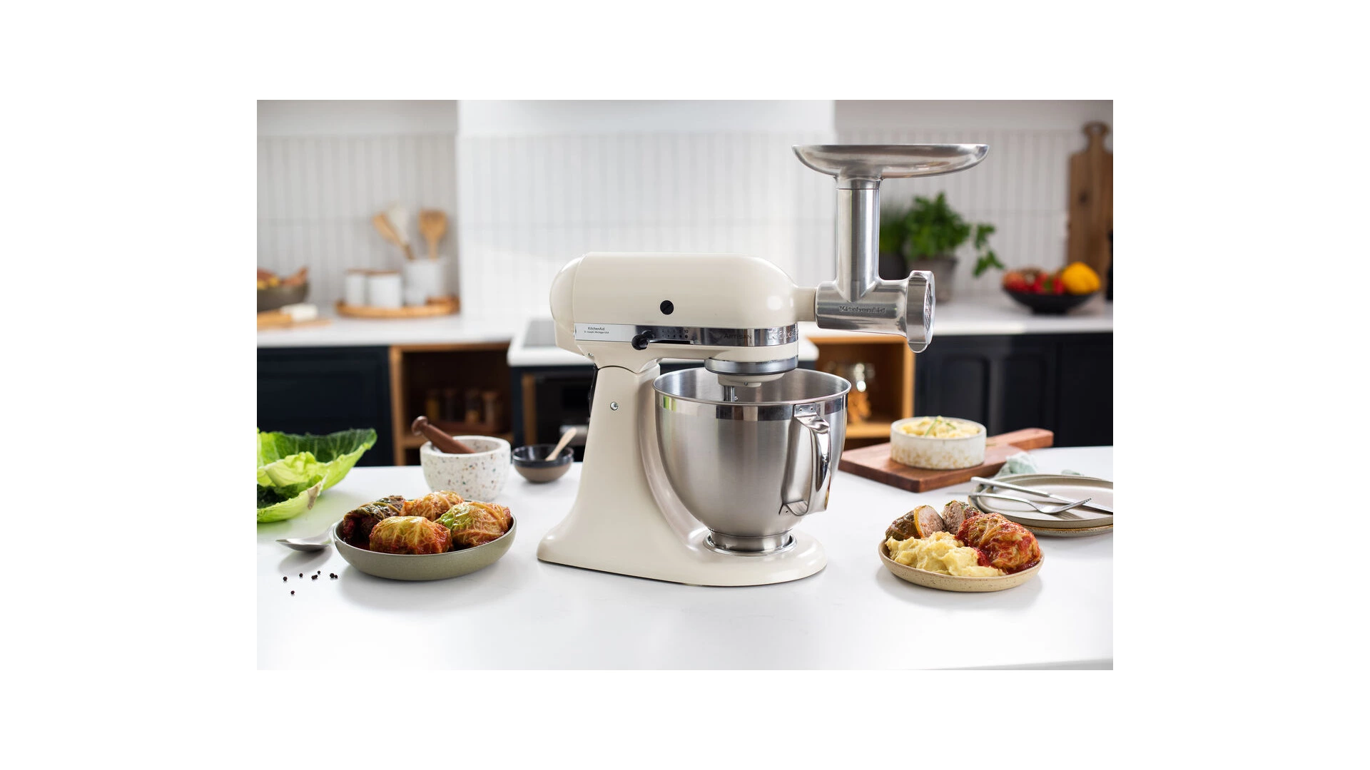 Миксер планетарный KitchenAid Artisan 4,8 л, 4 насадки, экран, 2 чаши, 5KSM175PSEAC, кремовый