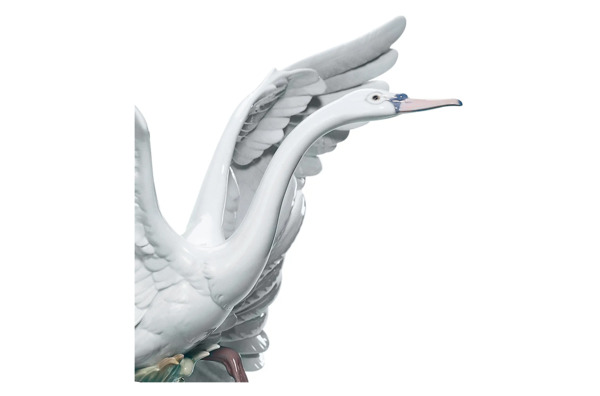 Фигурка Lladro Лебеди взлетают 70х65 см, фарфор