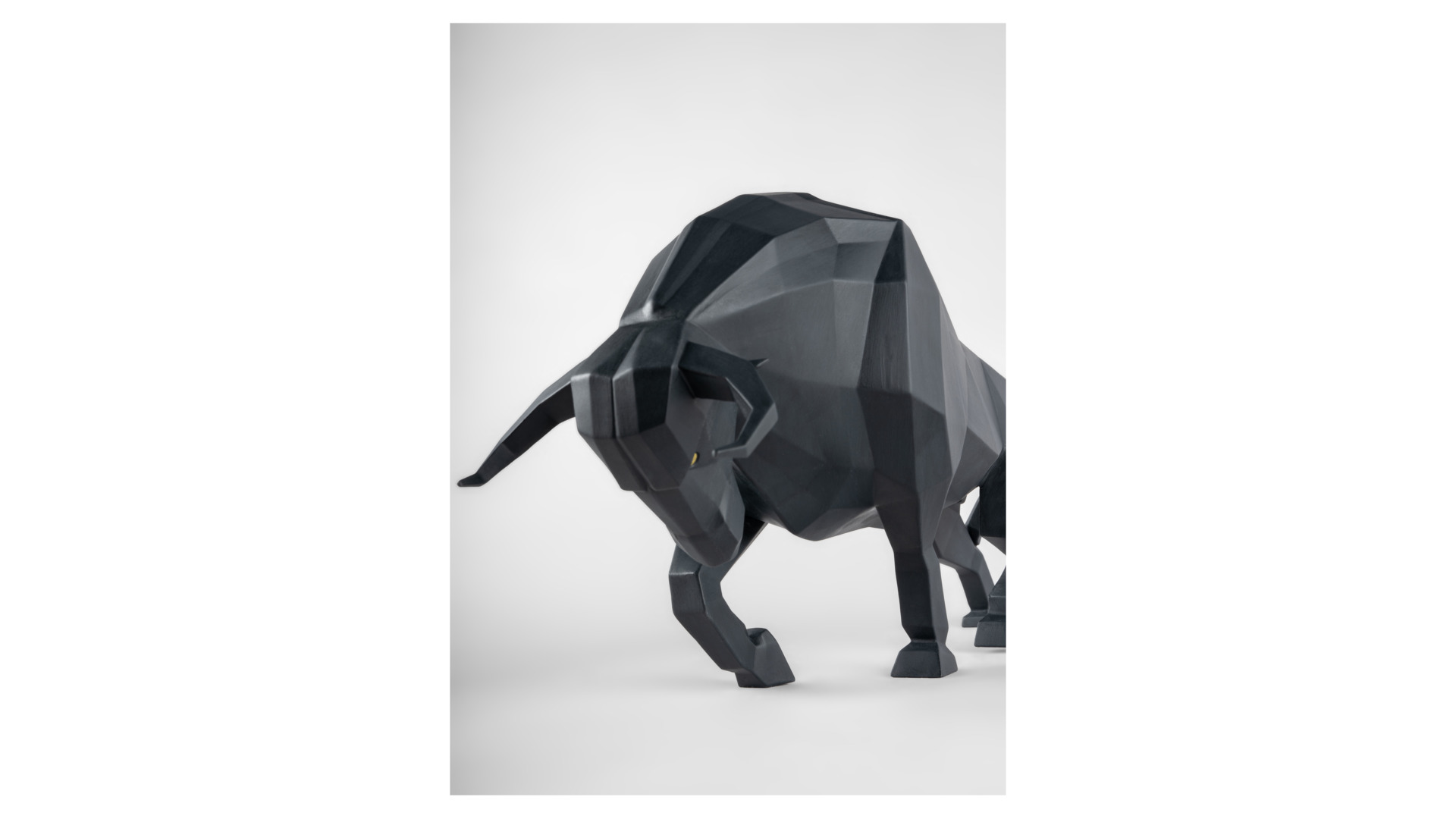 Фигурка Lladro Черный бык оригами 26х50 см, фарфор, матовая