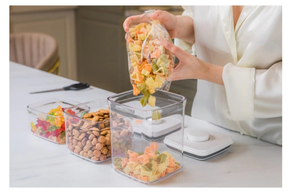 Контейнер для сыпучих продуктов с вакуумной крышкой WO HOME CLICK 2 л, 12,3х10,5х23 см, пластик