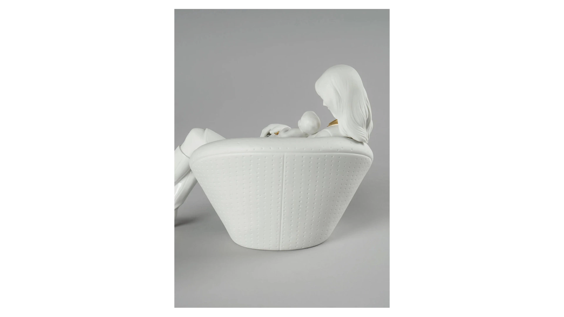 Фигурка Lladro В маминых объятьях 30x22см, фарфор, белый бисквит с золотом