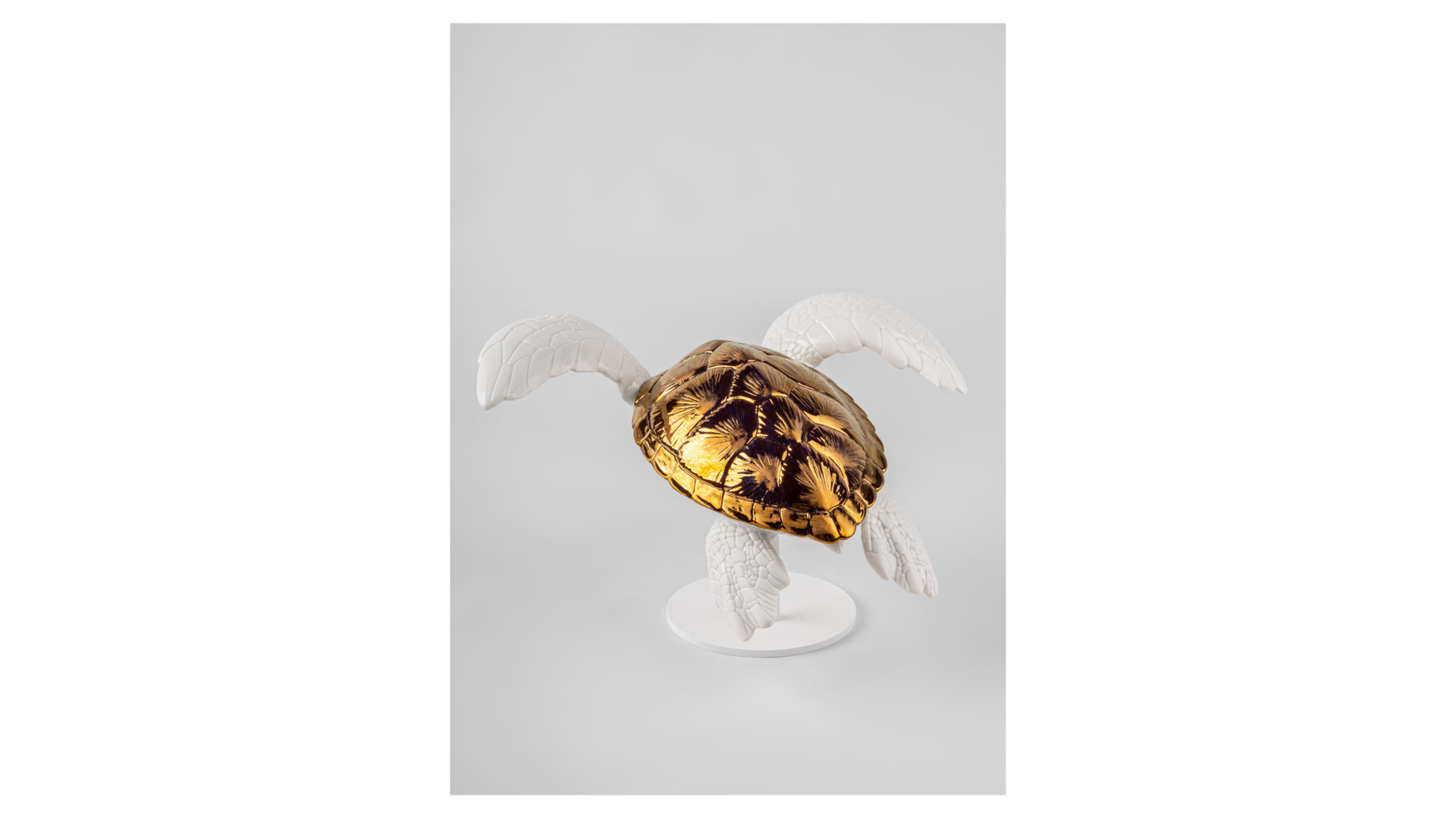 Фигурка Lladro Морская черепаха 24х33х19 см, фарфор, белая, медная