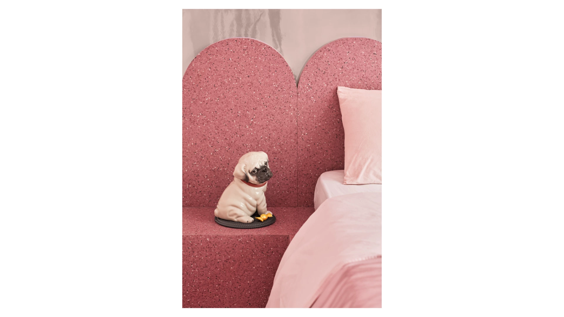 Фигурка Lladro Щенок мопса 24х20х20 см, фарфор