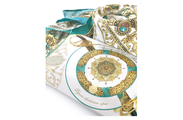 Платок сувенирный Русские в моде Эфесы 120х120 см, шелк, вискоза, машинная подшивка