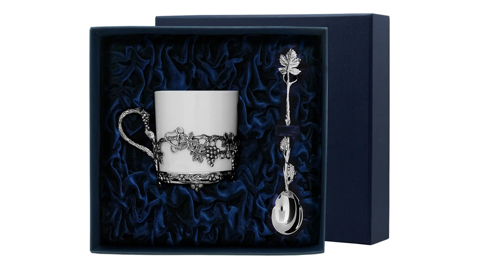 Чашка чайная с ложкой в футляре Аргента серебро 925 и Фарфор Виноград 105,87 г, серебро 925