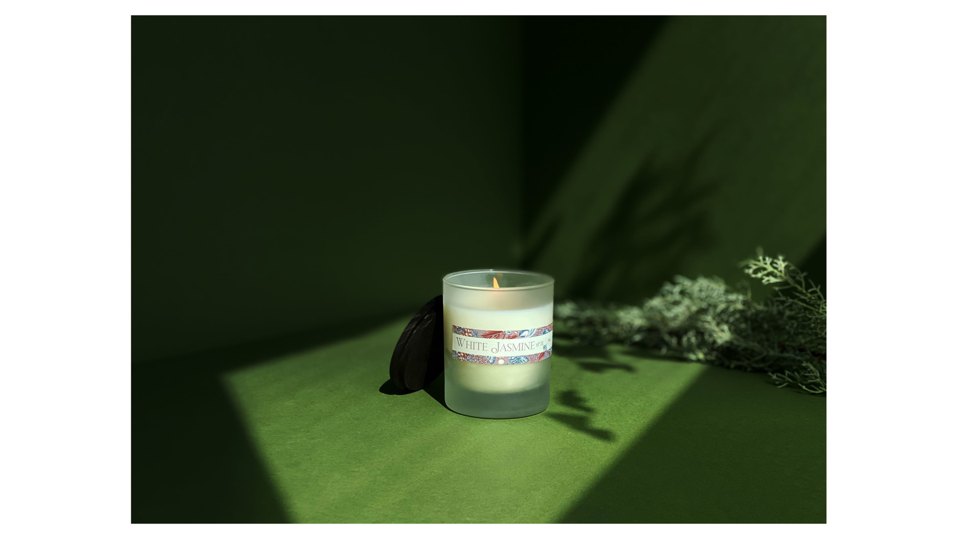 Свеча ароматическая Ambientair Enchanted Forest Белый жасмин 40 ч