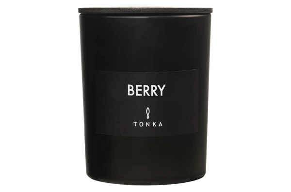 Свеча ароматическая Tonka Black matt Berry 250 мл