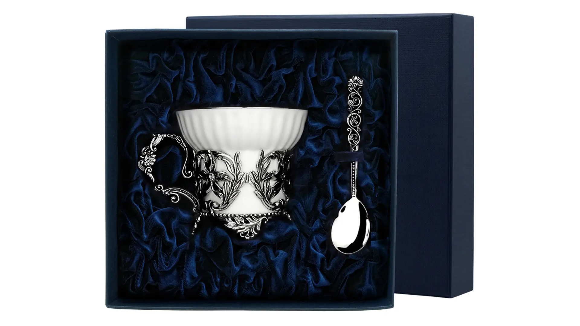 Чашка чайная с ложкой в футляре АргентА Симфония 109,51 г, серебро 925