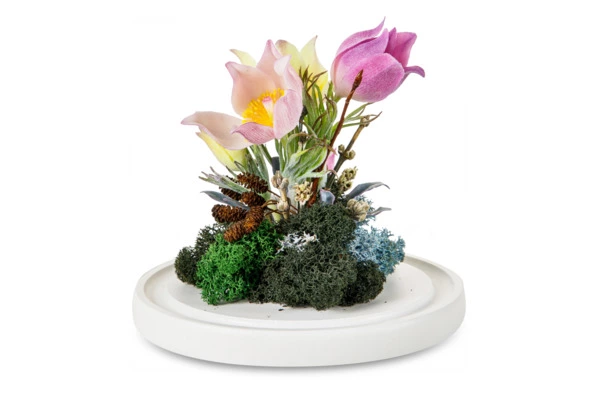 Лютики-первоцветы из холодного фарфора в куполе Н15, белая подставка МДФ