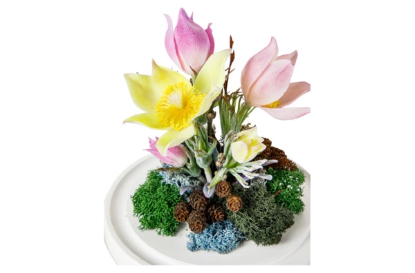 Лютики-первоцветы из холодного фарфора в куполе Н15, белая подставка МДФ