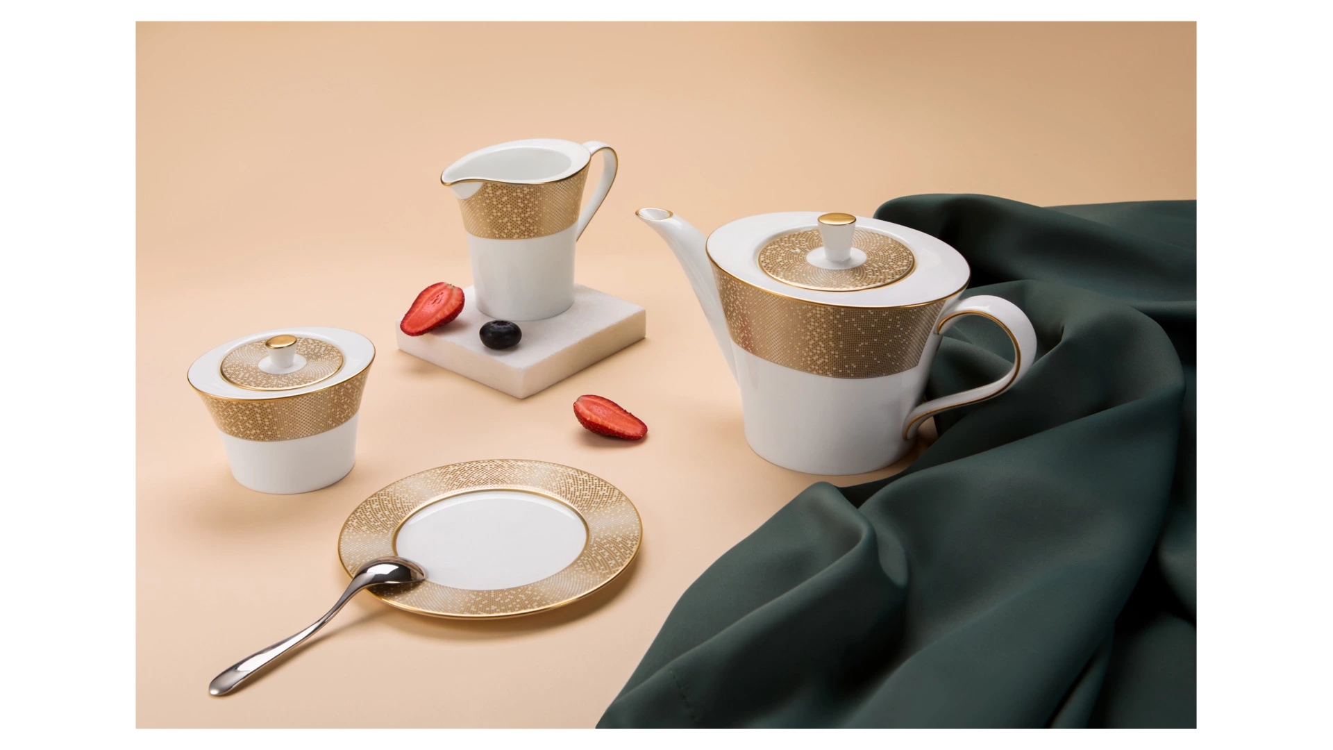 Чайник Narumi Золотая пыль 950 мл, фарфор костяной