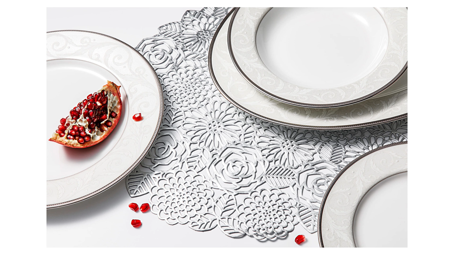 Салфетка подстановочная круглая Decor de table Home Rose 38 см, ПВХ, серебристая