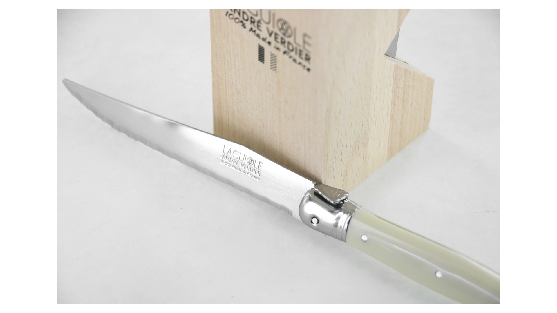 Набор ножей для стейка ANDRE VERDIER Laguiole Debutant, 6 шт, белые, в блоке, п/к