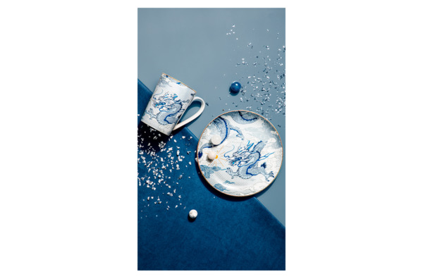 Кружка Decor de table Дракон 540 мл, фарфор костяной, разноцветная