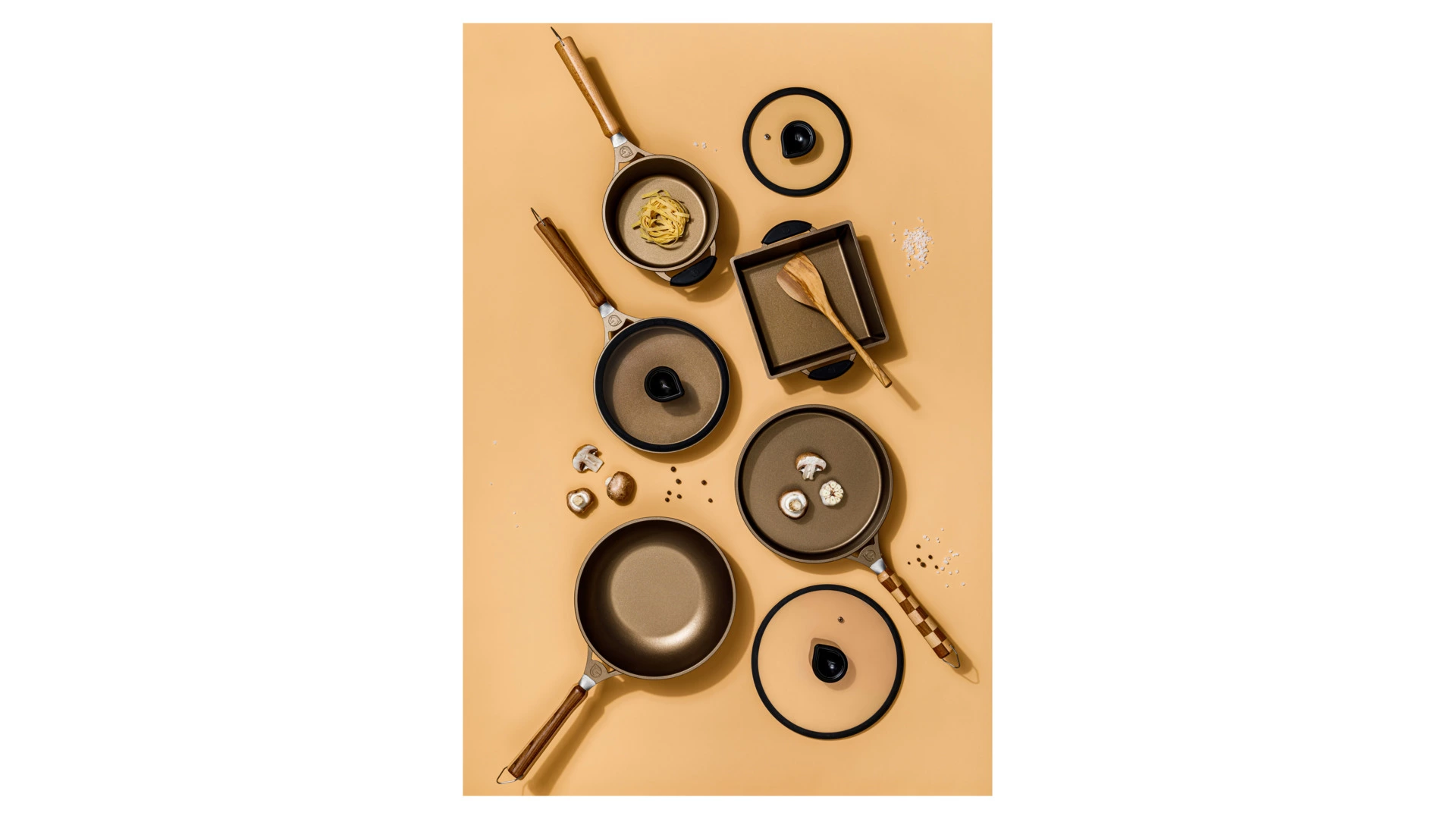 Сотейник для индукции с ручками Luchetti 24 см, алюминий литой, золотой, п/к