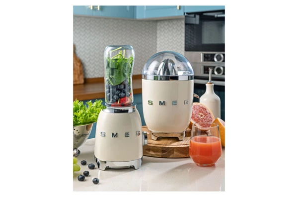 Соковыжималка для цитрусовых SMEG CJF11CREU, корпус пластик, кремовый