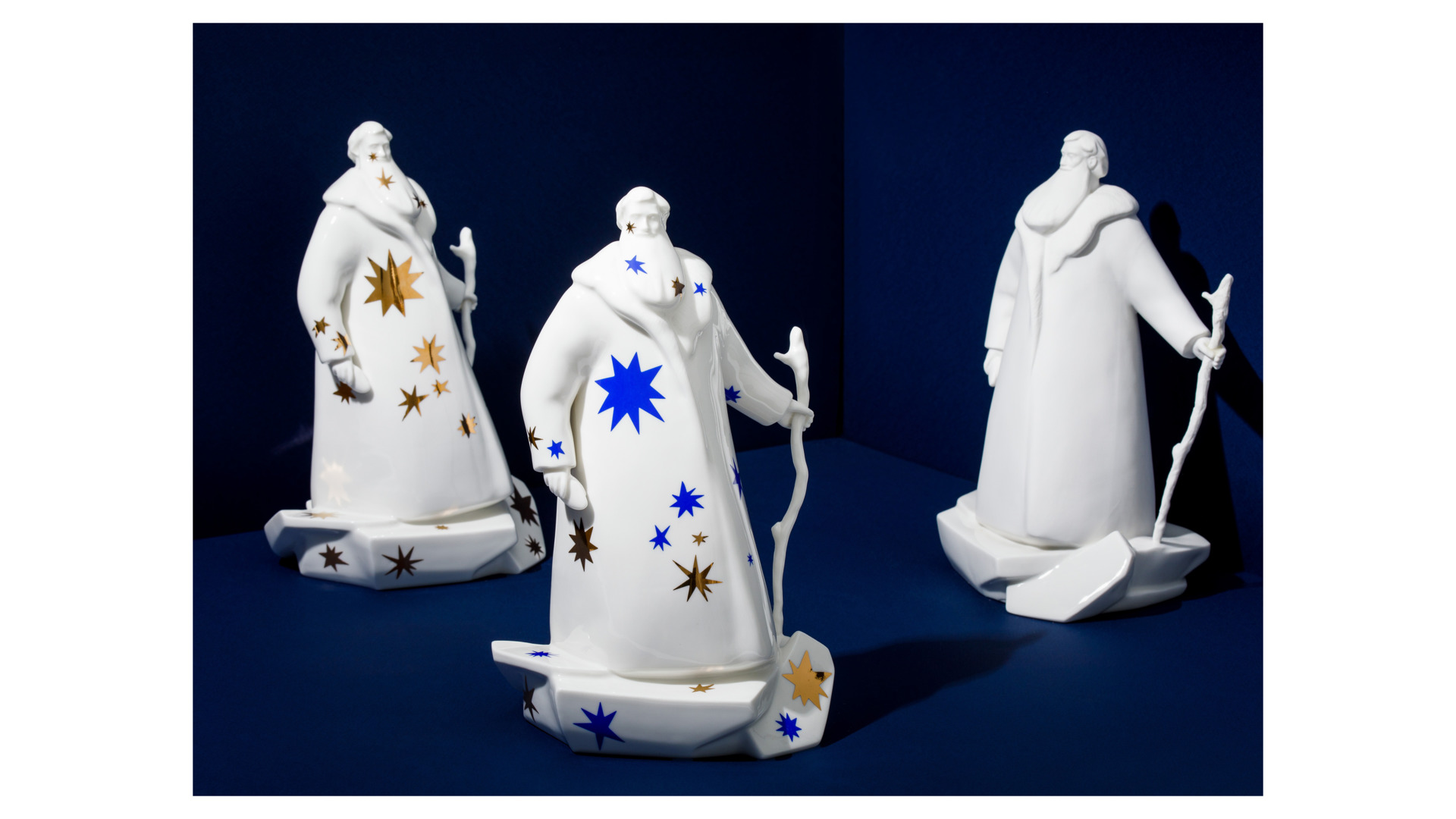 Скульптура Shirokov Дед Мороз 33x18 см, фарфор костяной, белая с золотыми и синими звездами, п/к