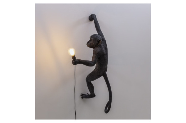 Настенный светильник Seletti Обезьяна висит на правой руке 36х24 h65, смола, черный