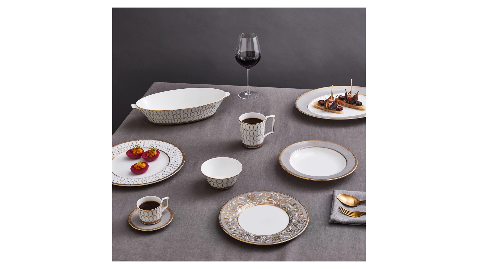 Тарелка суповая Wedgwood Ренессанс 23 см, фарфор, серая