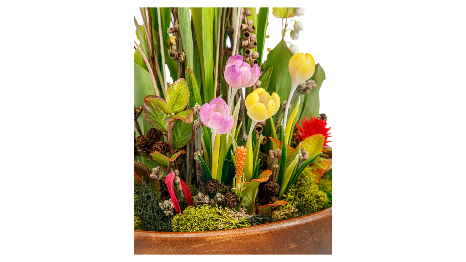 Композиция из холодного фарфора из ирисов, нарциссов, ландыша, крокуса, лесной фиалки в куполе