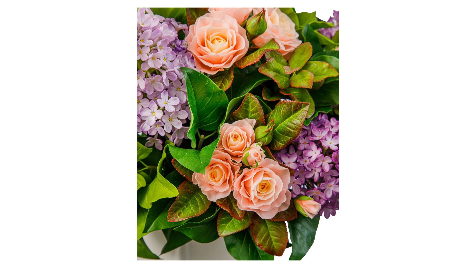 Композиция из холодного фарфора в белой керамической вазе из сирени и чайных роз