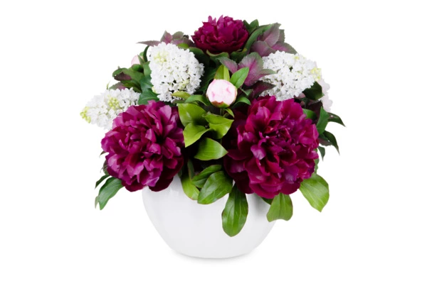 Композиция из холодного фарфора из белой сирени, бордовых и розовых пионов в белой керамической вазе