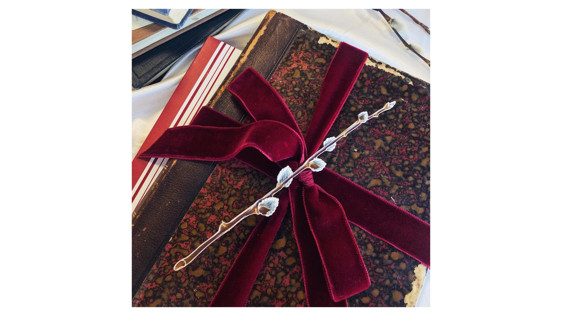 Брошь Русские самоцветы Верба 10,9 г, серебро 925