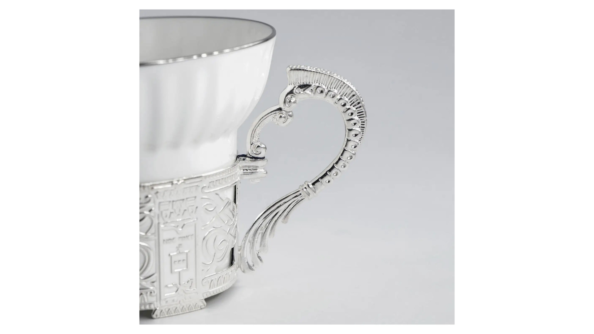 Набор чашек чайных с ложками в футляре АргентА Константин Великий 136,89 г, 4 предмета, серебро 925