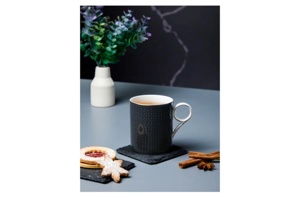 Кружка Decor de table Вола 350 мл, фарфор, черная, платиновый кант