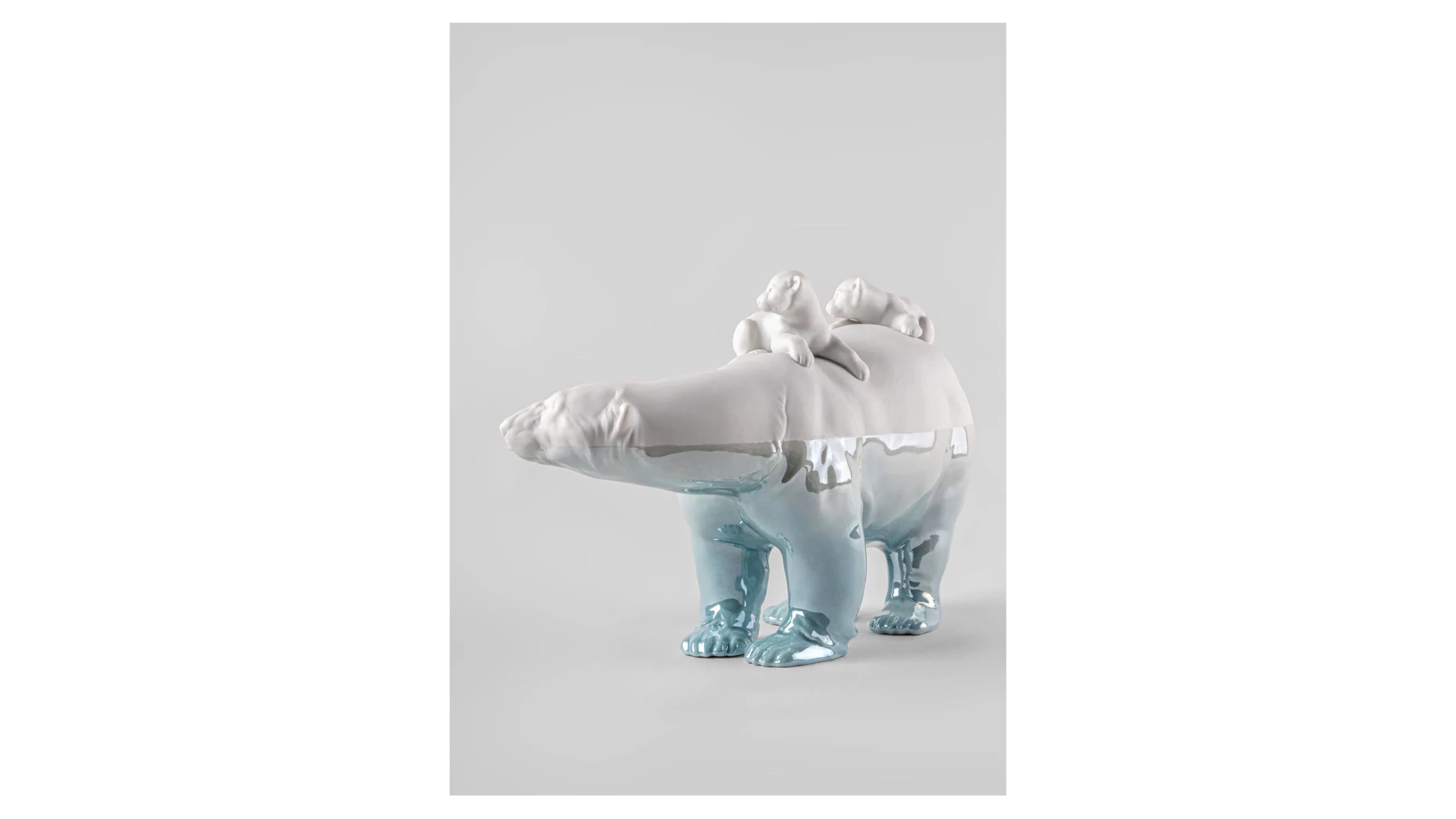 Фигурка Lladro Медведица с медвежатами под водой 39х19х25 см, фарфор