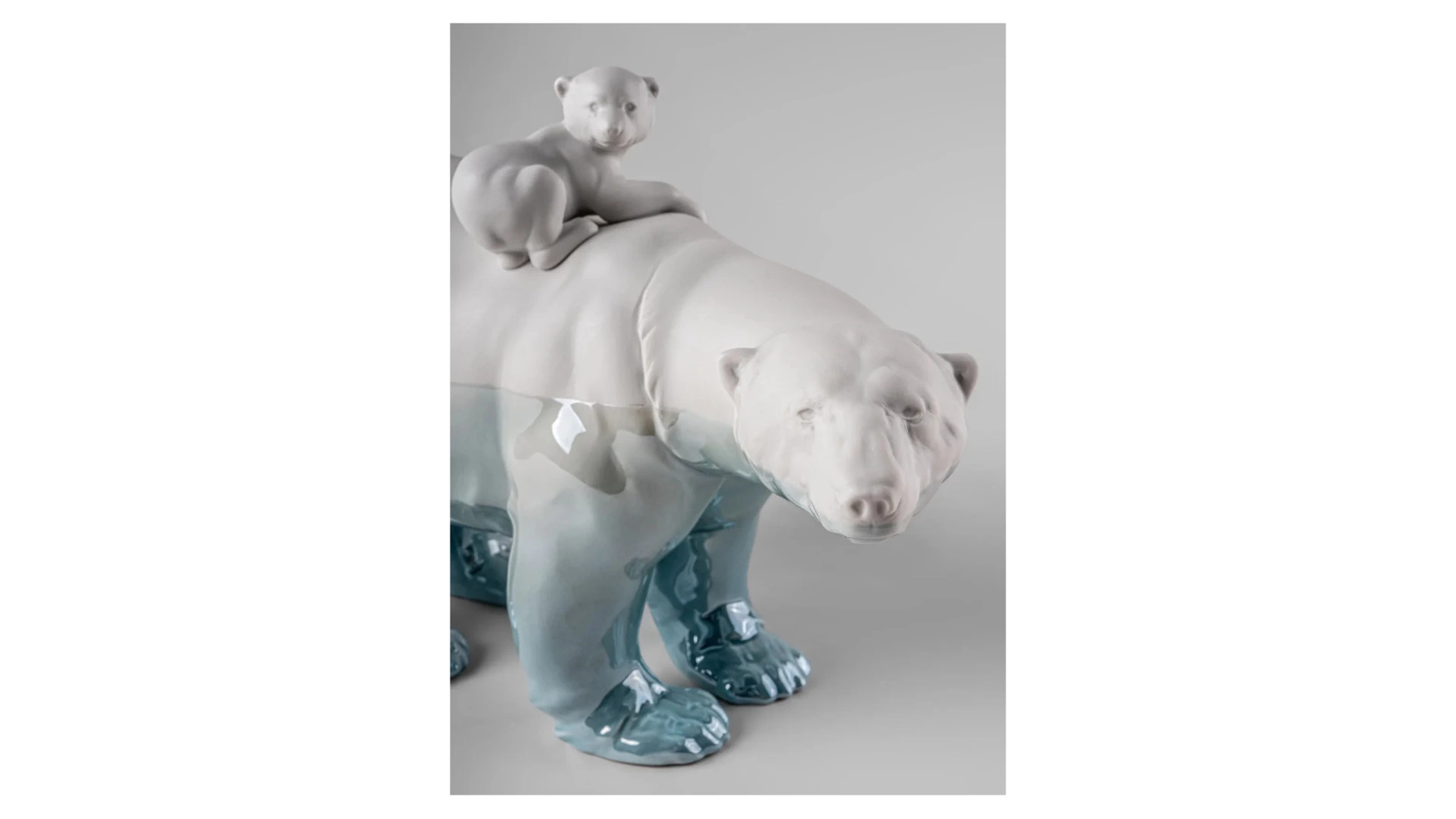 Фигурка Lladro Медведица с медвежатами под водой 39х19х25 см, фарфор