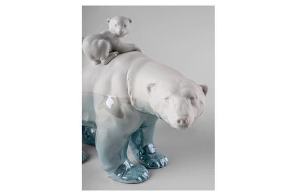 Фигурка Lladro Медведица с медвежатами под водой 39х19х25 см, фарфор