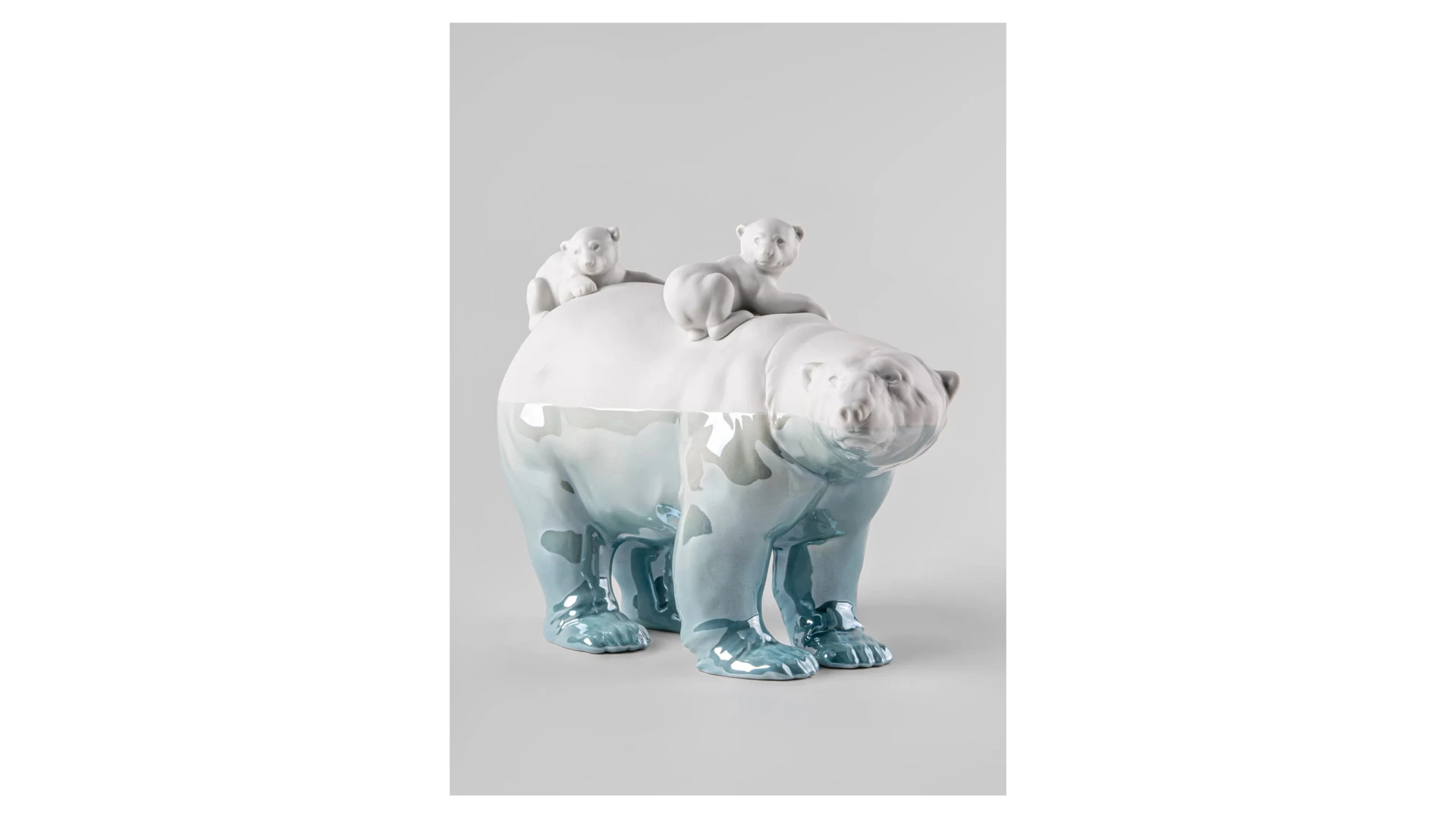 Фигурка Lladro Медведица с медвежатами под водой 39х19х25 см, фарфор