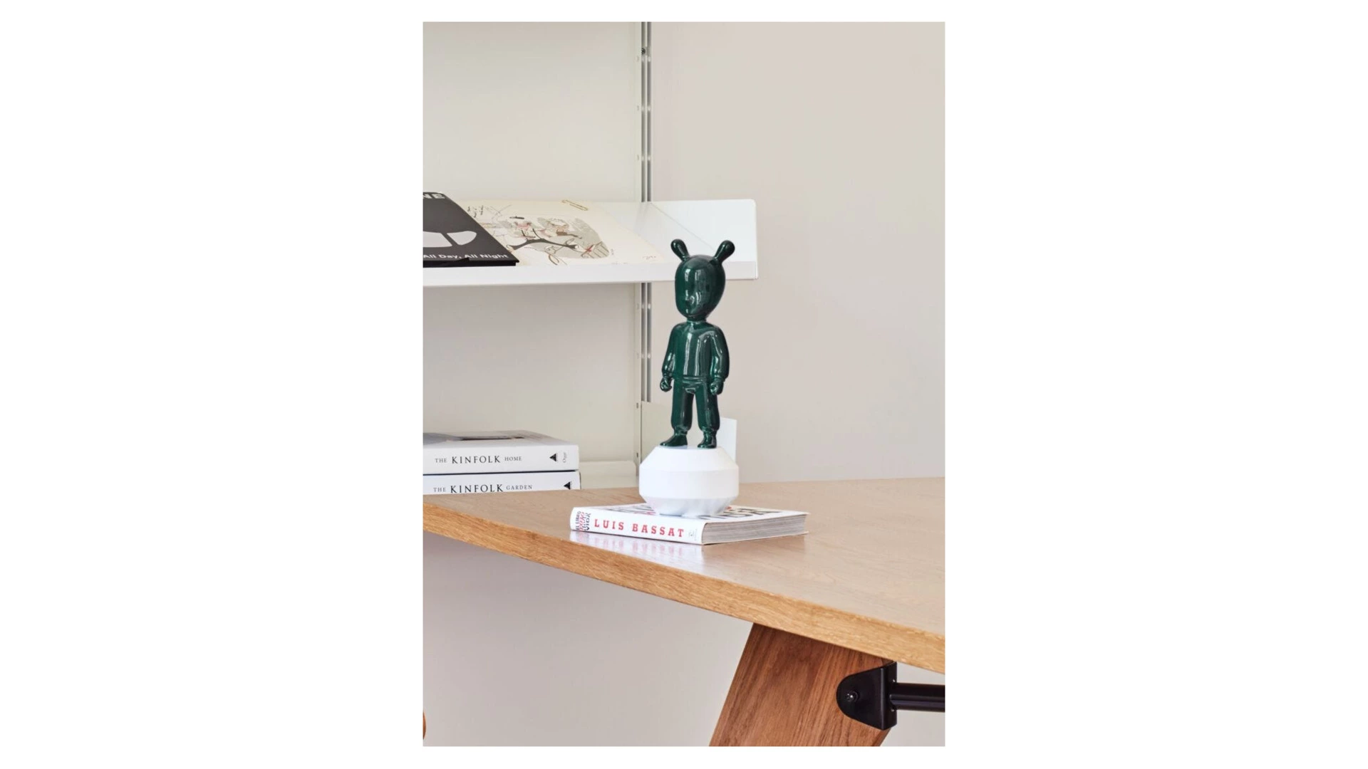 Фигурка Lladro Гость малый 11х30 см, фарфор, темно-зеленый