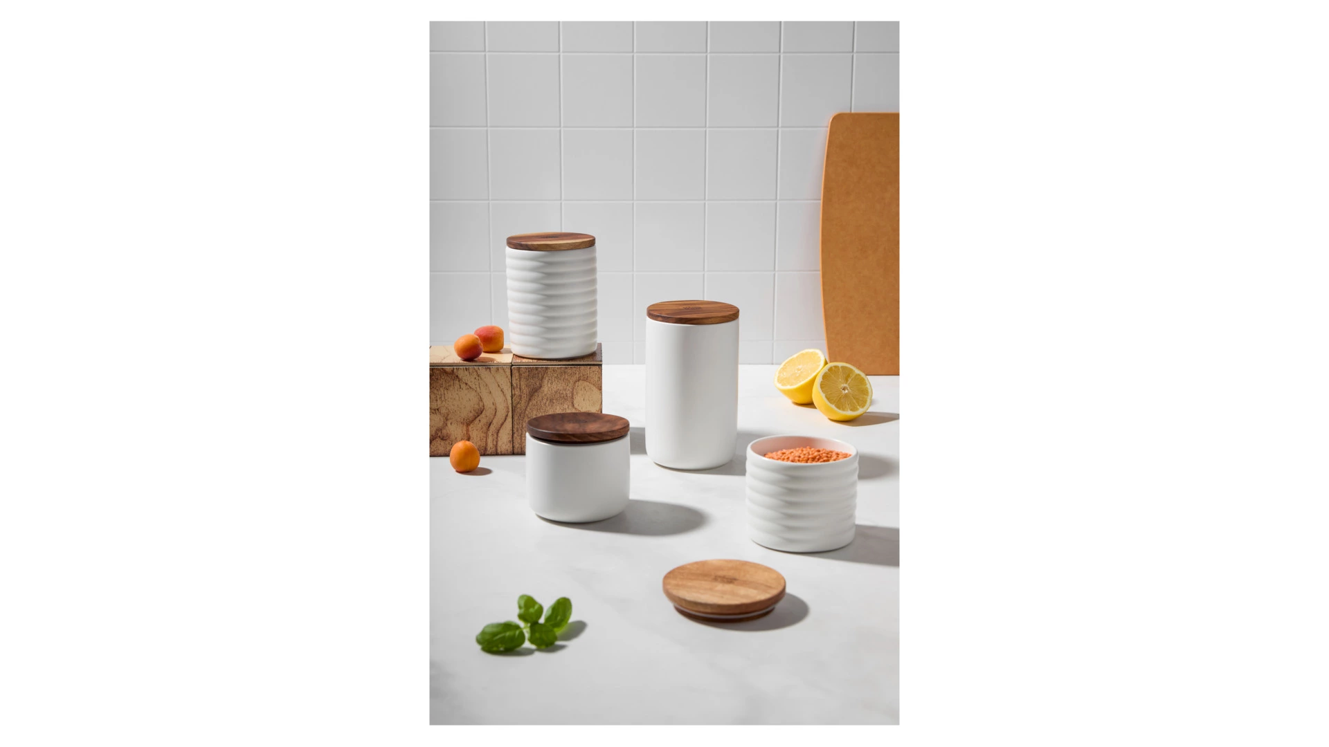 Банка для хранения Decor de table Home 550 мл, рельеф, керамика, акация, белая