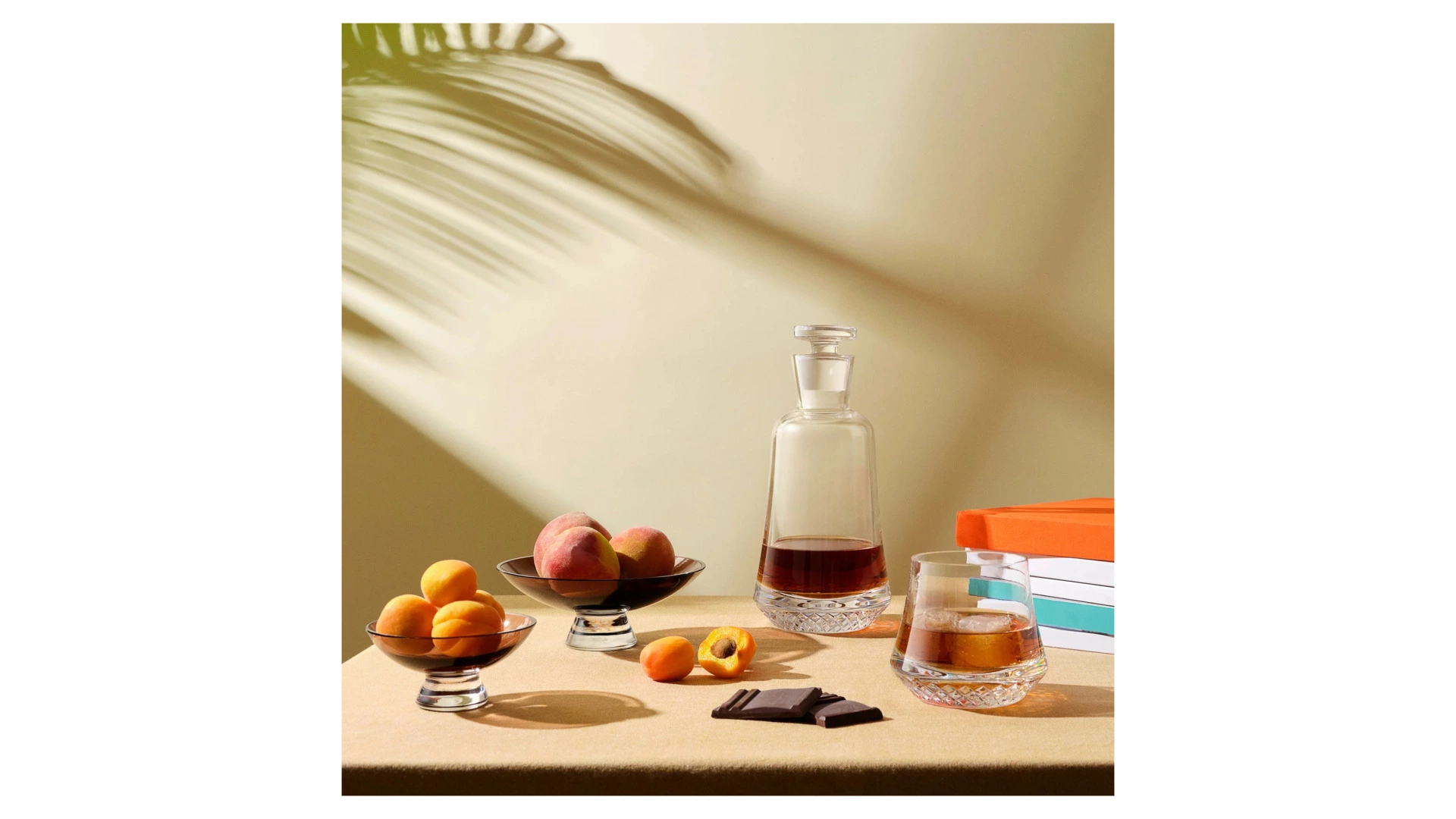 Чаша декоративная Nude Glass Силуэт 22 см, стекло хрустальное, карамельная