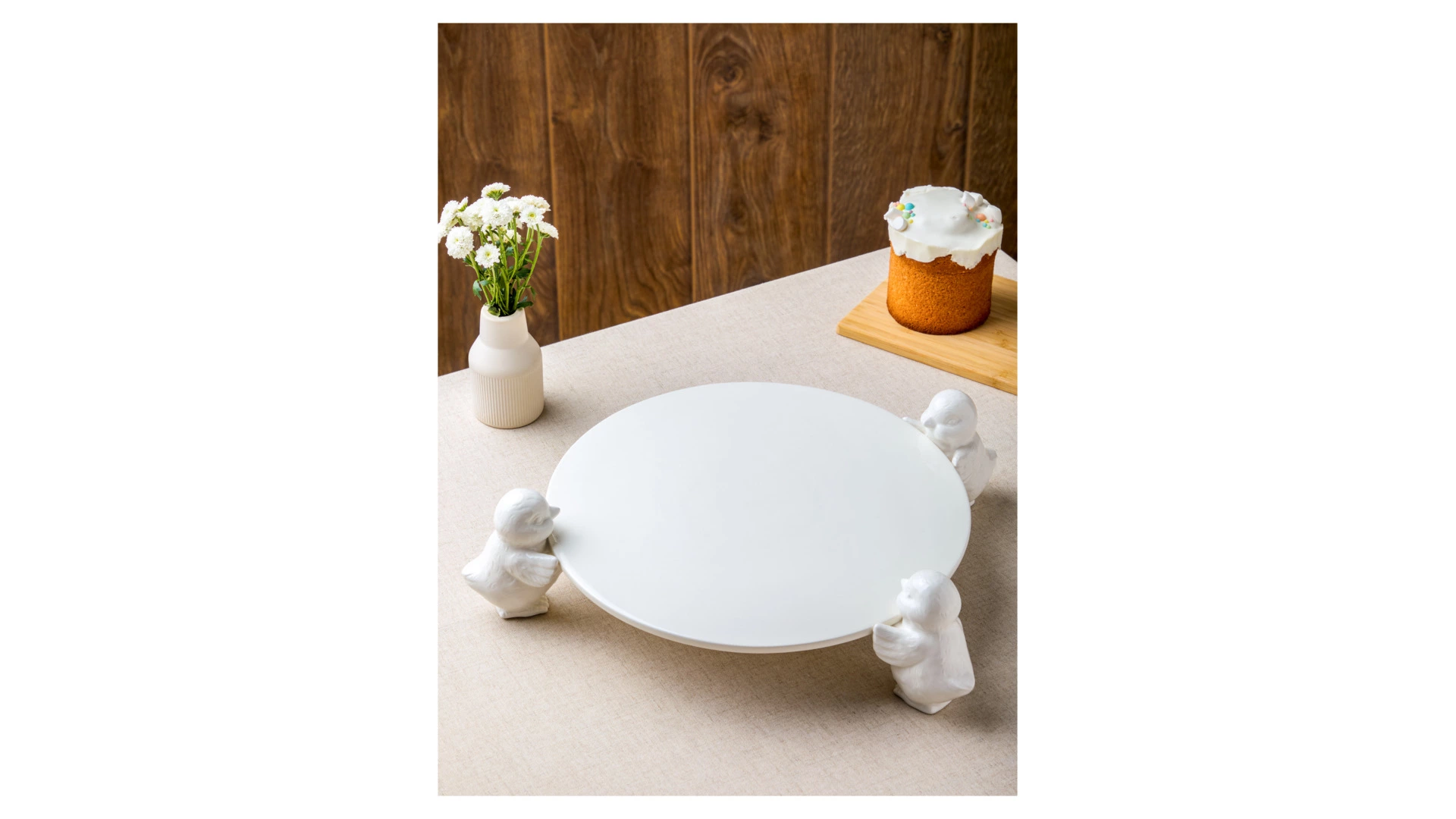 Блюдо для торта круглое Decor de table Цыплята 31 см, керамика, белое