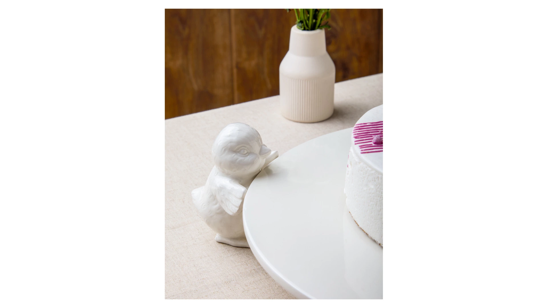 Блюдо для торта круглое Decor de table Цыплята 31 см, керамика, белое