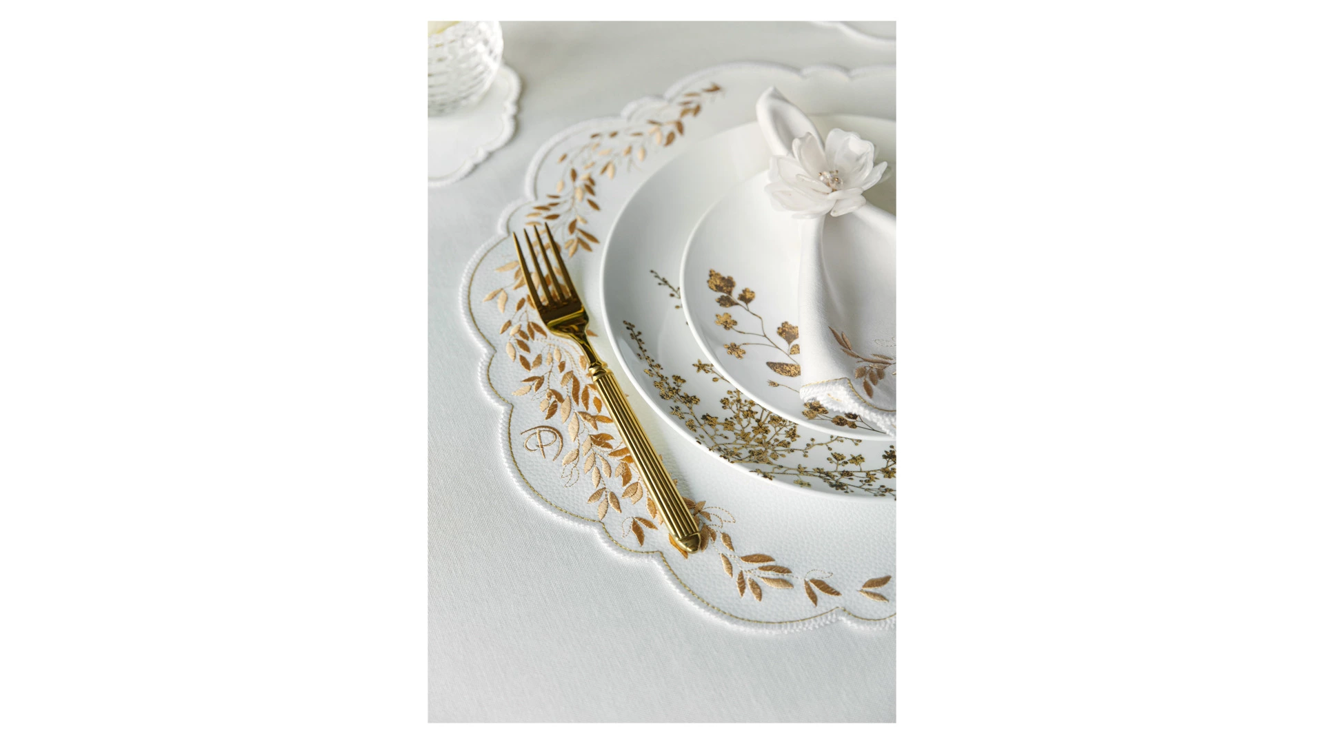 Набор плейсматов Private Decor collection Jardin Mаjоrelle 43 см, 2 шт, экокожа, бело-золотой